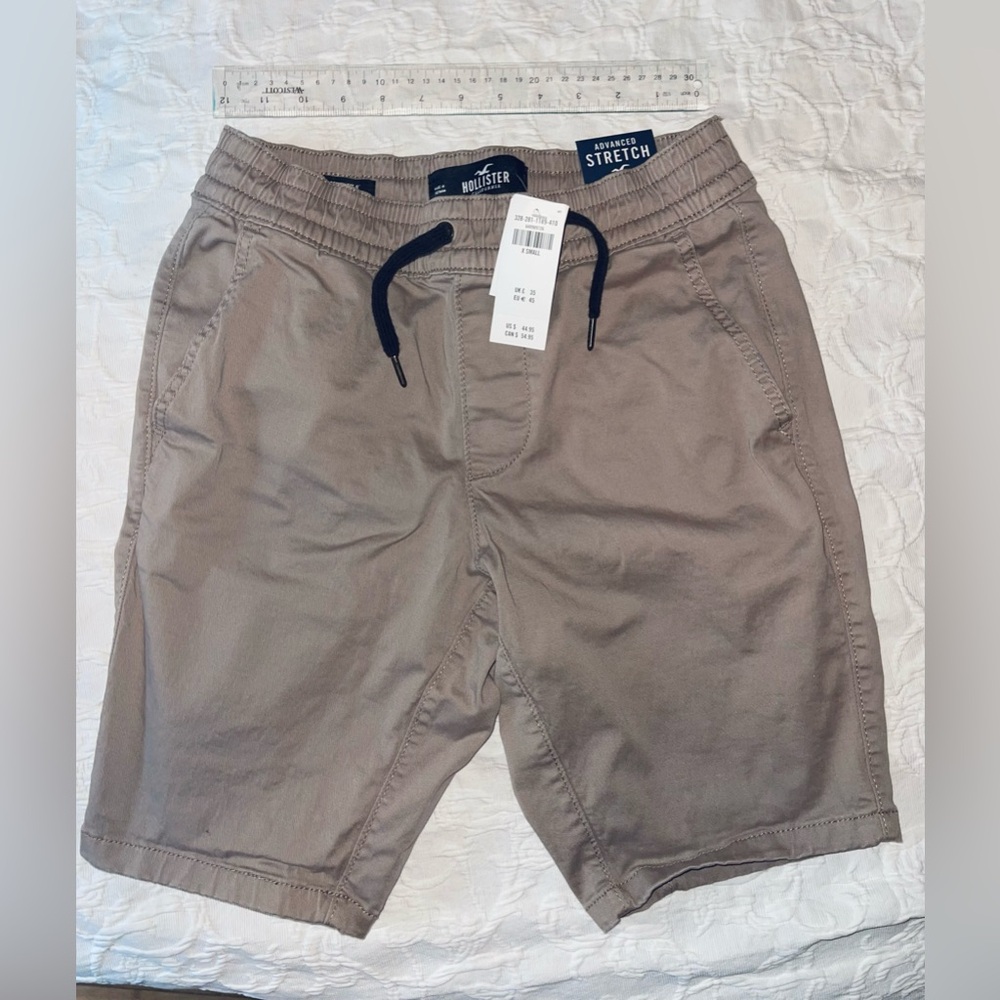 Hollister khaki shorts size xs w/ tags